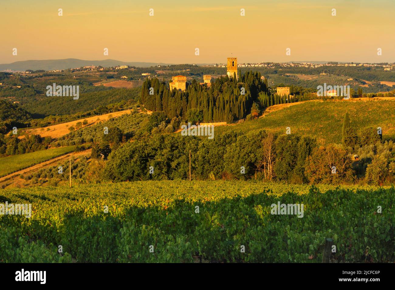 Abtei von San Michele Arcangelo a Passignano, Badia a Passignano, Chianti, Provinz Florenz, Toskana, Italien Stockfoto