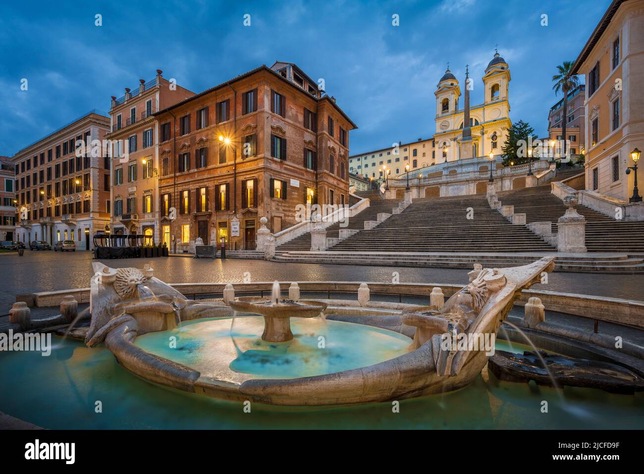 Spanische Treppe und Fontana della Barcaccia Brunnen in Rom, Italien Stockfoto