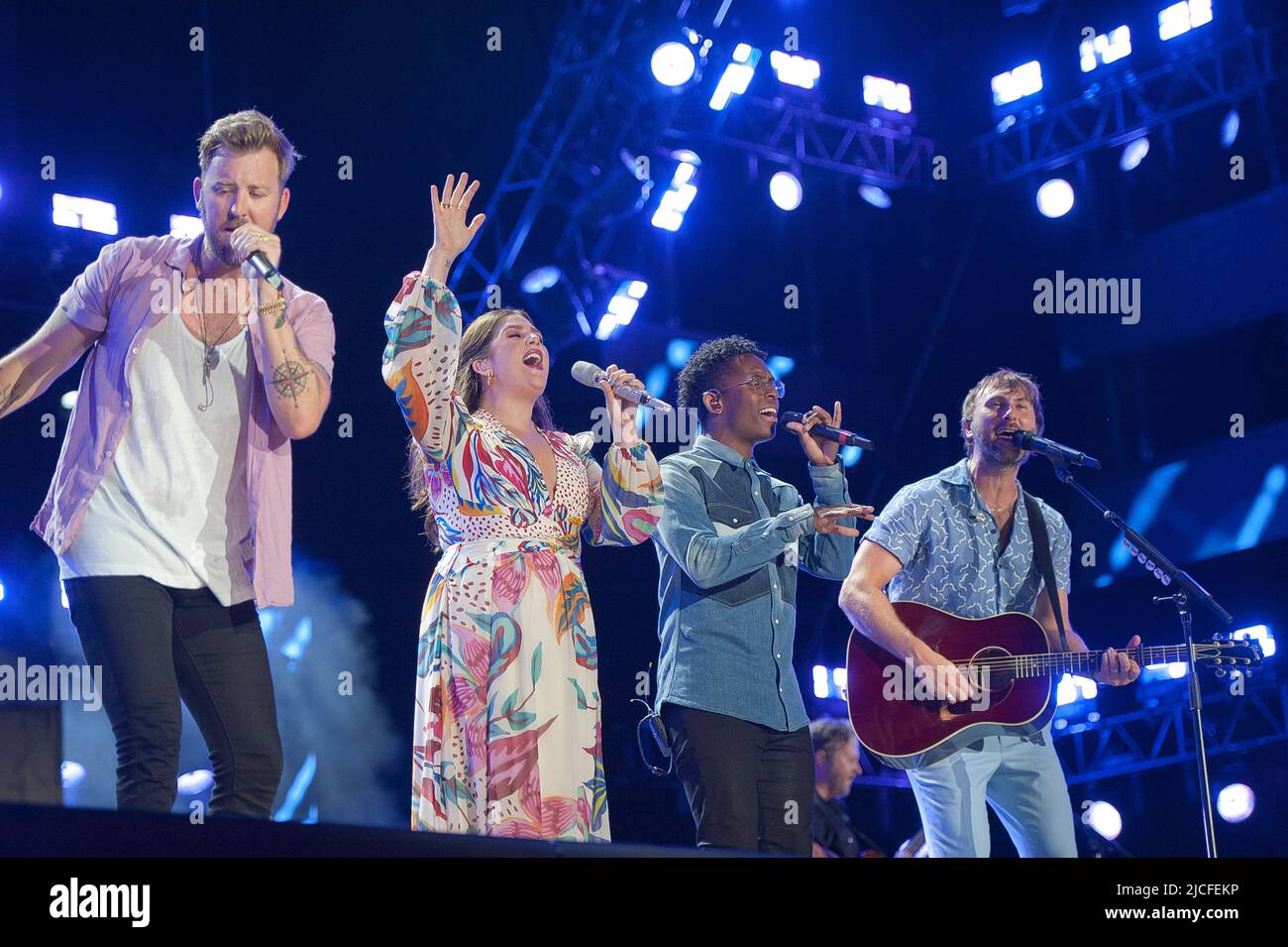 12. Juni 2022 - Nashville, Tennessee; USA Sänger CHARLES KELLEY, HILLARY SCOTT, Sänger BRELAND und Gitarrist DAVE HAYWOOD von der Band LADY A spielen live im Nissan Stadium im Rahmen des 2022 CMA Music Festivals, das in der Innenstadt von Nashville stattfand. Copyright 2022 Jason Moore. (Bild: © Jason Moore/ZUMA Press Wire) Stockfoto