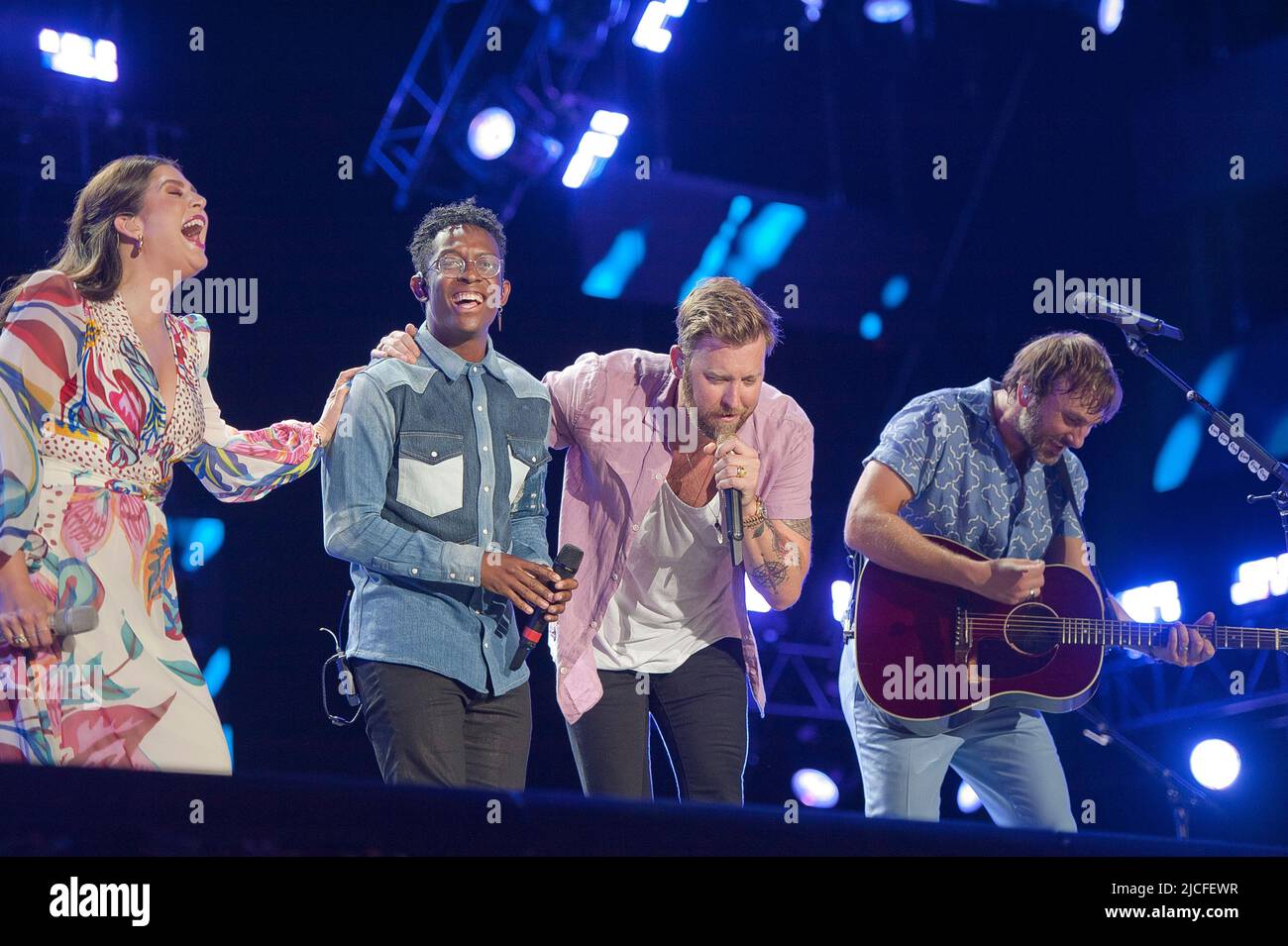 12. Juni 2022 - Nashville, Tennessee; USA Sänger CHARLES KELLEY, HILLARY SCOTT, Sänger BRELAND und Gitarrist DAVE HAYWOOD von der Band LADY A spielen live im Nissan Stadium im Rahmen des 2022 CMA Music Festivals, das in der Innenstadt von Nashville stattfand. Copyright 2022 Jason Moore. (Bild: © Jason Moore/ZUMA Press Wire) Stockfoto