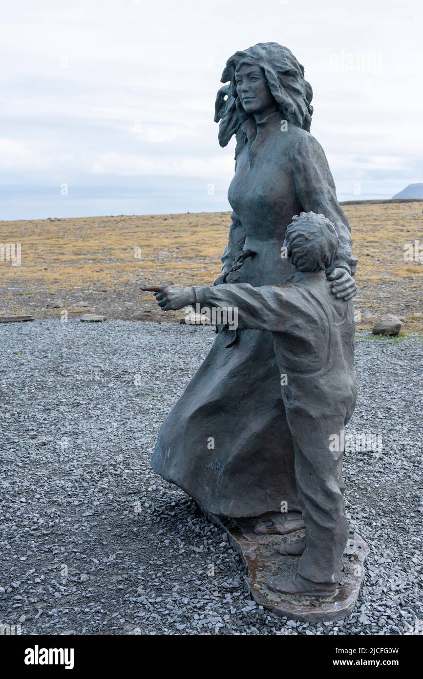 Die Skulptur 'Mutter und Kind' der Künstlerin Eva Rybakken ist Teil des 1989 errichteten Denkmals für die Kinder der Welt. Stockfoto