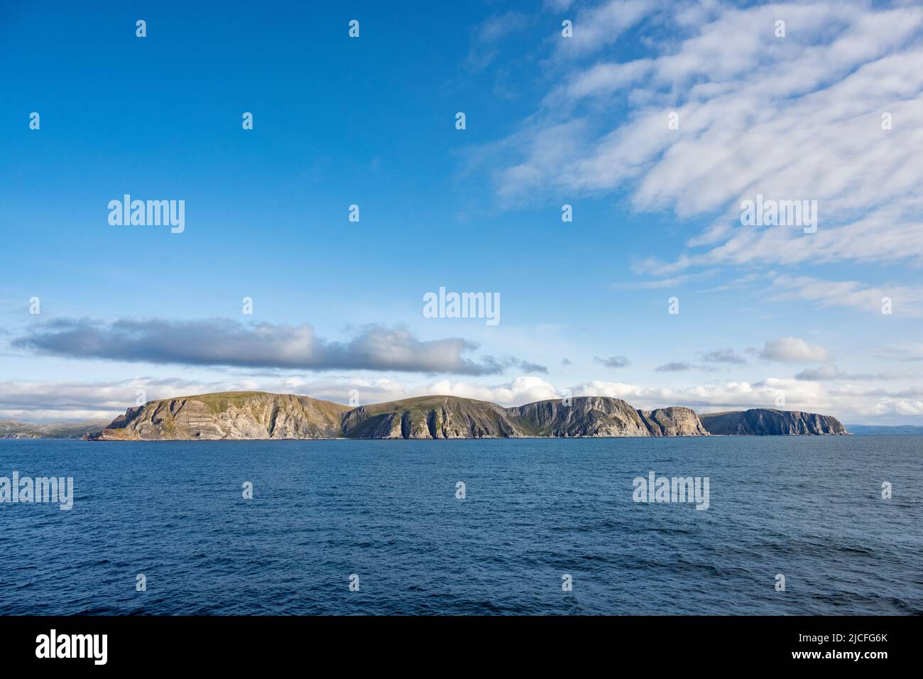 Norwegen, Troms Og Finnmark, Klippe bei Kjøllefjord. Stockfoto