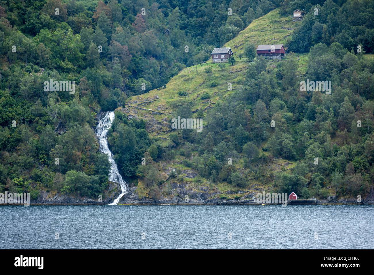Norwegen, Møre Og Romsdal, Bauernhof in Sunnylvsfjord. Stockfoto