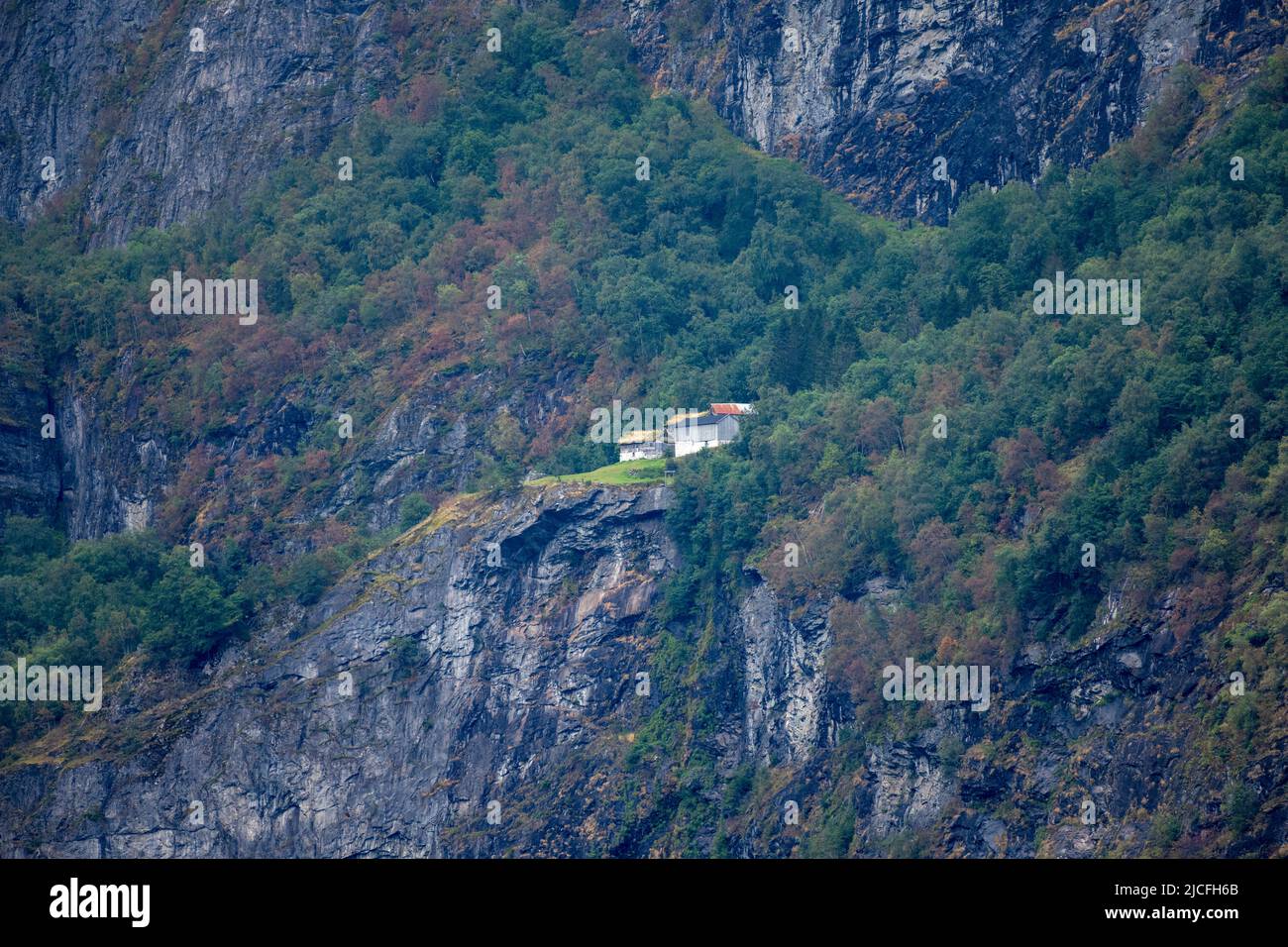 Norwegen, Møre Og Romsdal, verlassene Farm in Geirangerfjord. Stockfoto
