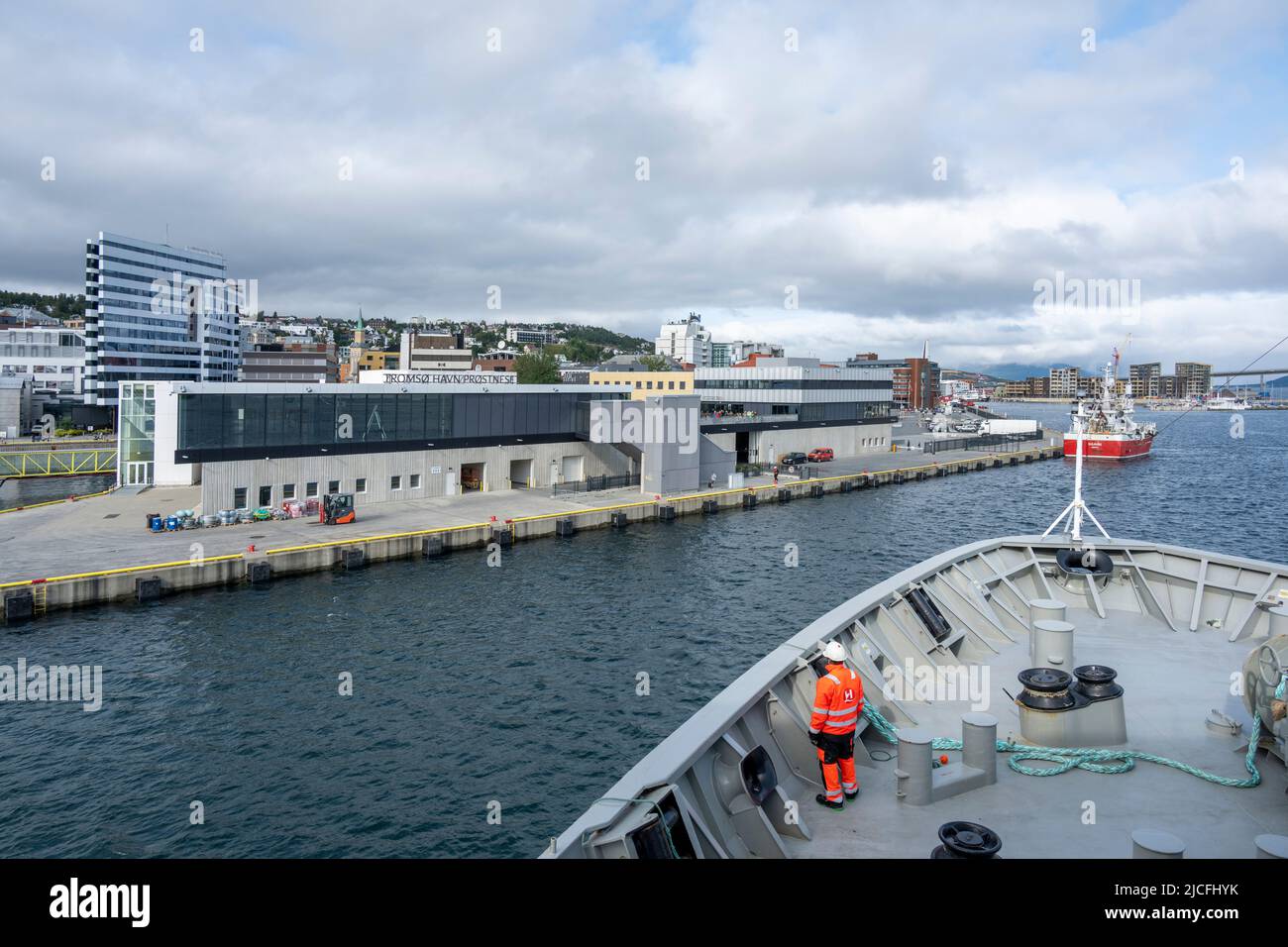 Norwegen, Troms Og Finnmark, Tromsø, Hurtigruten Kai im Hafen. Stockfoto