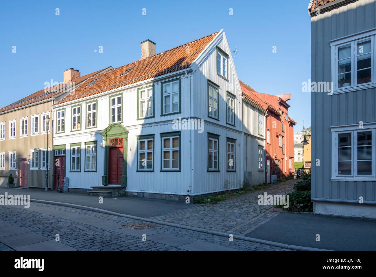 Norwegen, Trondelag, Trondheim, Häuserreihe im alten Stadtteil Bakklandet. Stockfoto