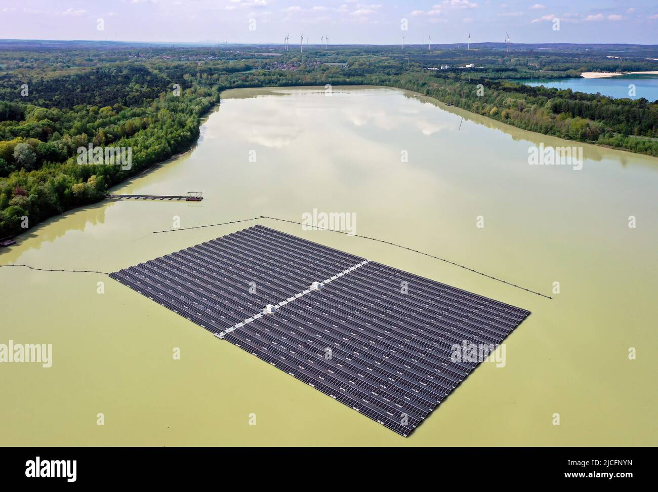 Haltern am See, Nordrhein-Westfalen, Deutschland - Deutschlands größter schwimmender Solarpark. 5 produzieren 800 Photovoltaikelemente jährlich 3 Millionen Kilowattstunden Strom aus Solarenergie. Stockfoto