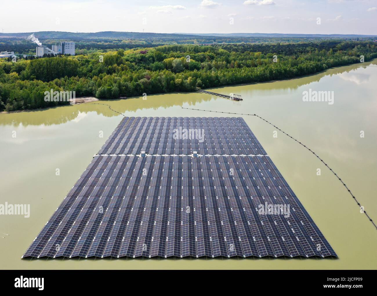 Haltern am See, Nordrhein-Westfalen, Deutschland - Deutschlands größter schwimmender Solarpark. 5 produzieren 800 Photovoltaikelemente jährlich 3 Millionen Kilowattstunden Strom aus Solarenergie. Stockfoto