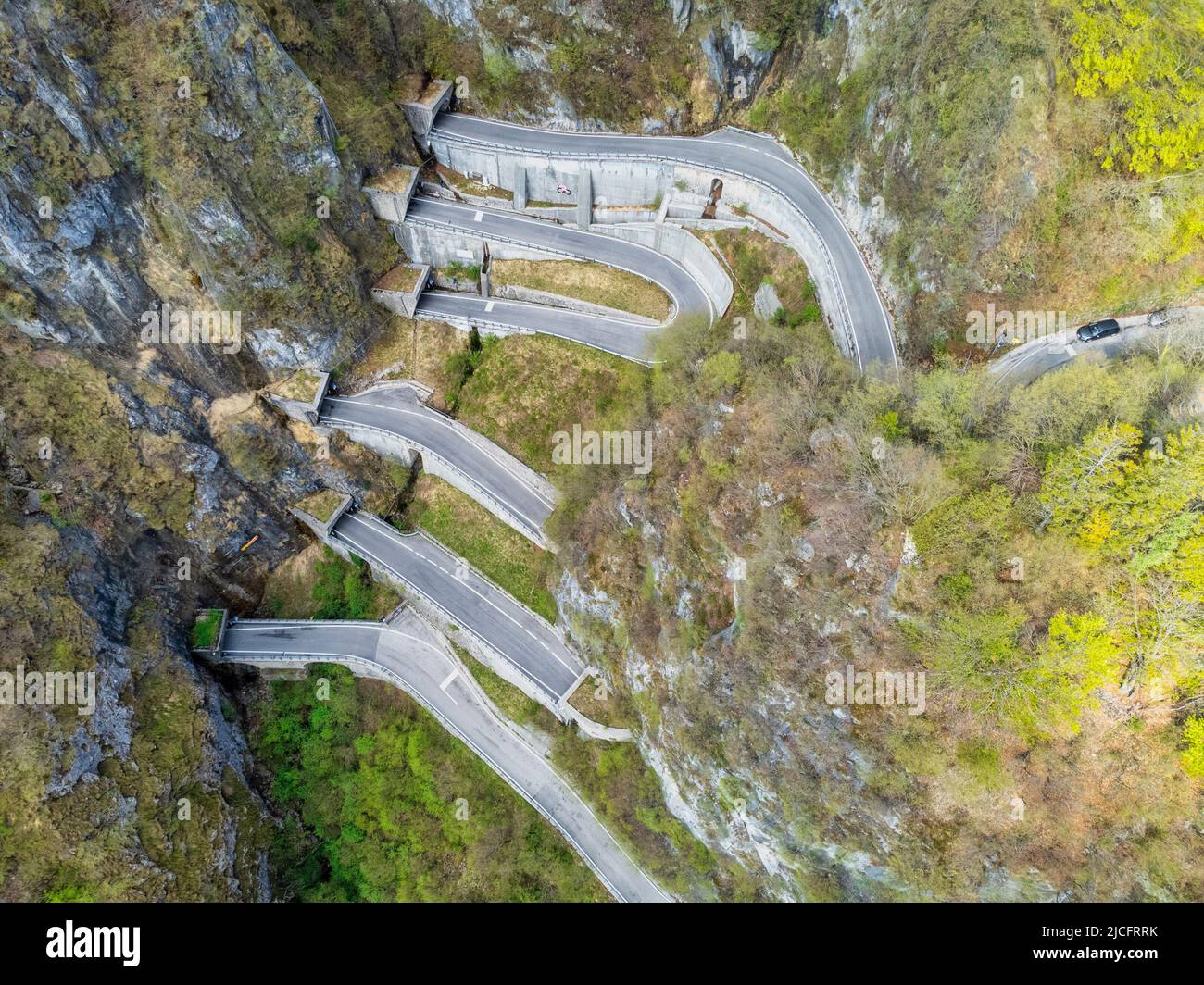 Italien, Venetien, Provinz Treviso, Cison di Valmarino, die herrliche Straße des Passo San Boldo, die Straße der hundert Tage Stockfoto