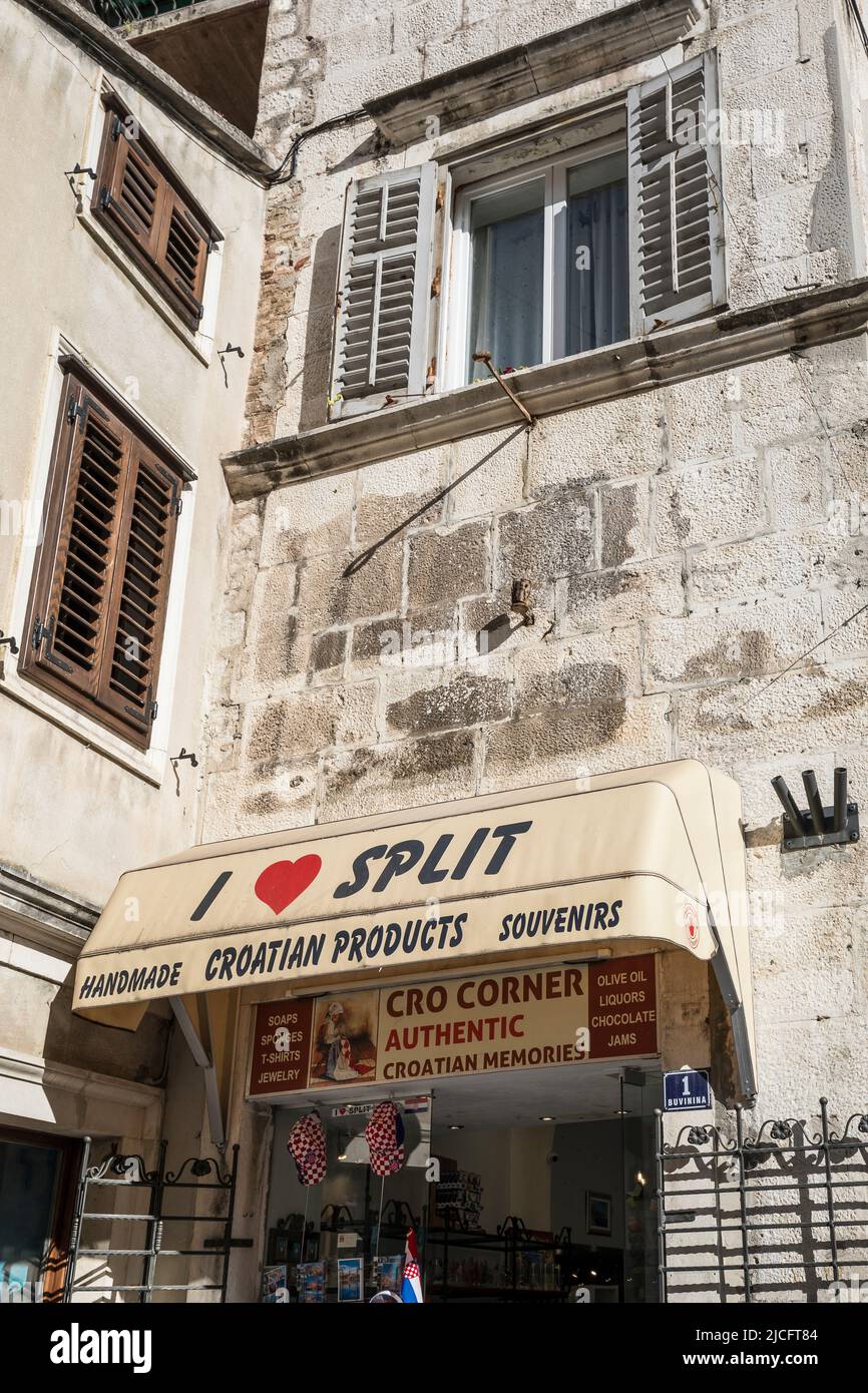 Geschäftsräume in der Altstadt mit Liebesbekenntnis 'Ich liebe Split', Split, Gespanschaft Split-Dalmatien, Dalmatien, Kroatien, Europa Stockfoto