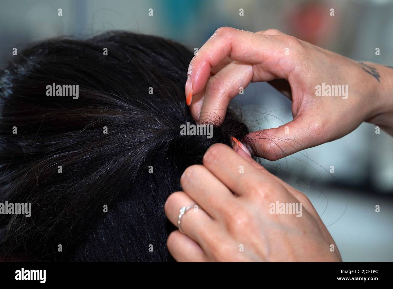 Frau Hochzeit Frisur Detail aus nächster Nähe Stockfoto