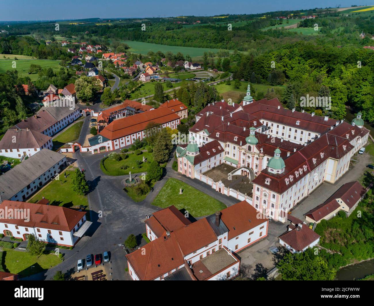 Kloster St. Marienthal in der Oberlausitz: Das Kloster St. Marienthal befindet sich in der Oberlausitz, südlich von Görlitz in Ostritz an der Neißegrenze zu Polen. Es ist das älteste Nonnenkloster des Zisterzienserordens in Deutschland Stockfoto