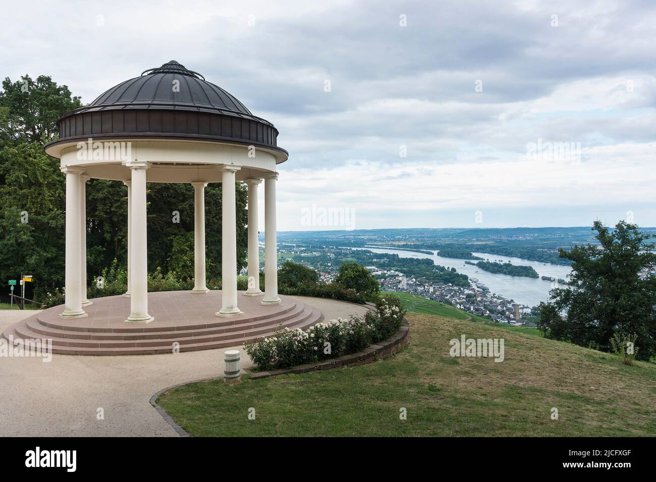 Deutschland, Hessen, Rheingau, Rüdesheim, Niederwalddenkmal, Niederwaldtempel, Blick in das Mittelrheintal Stockfoto