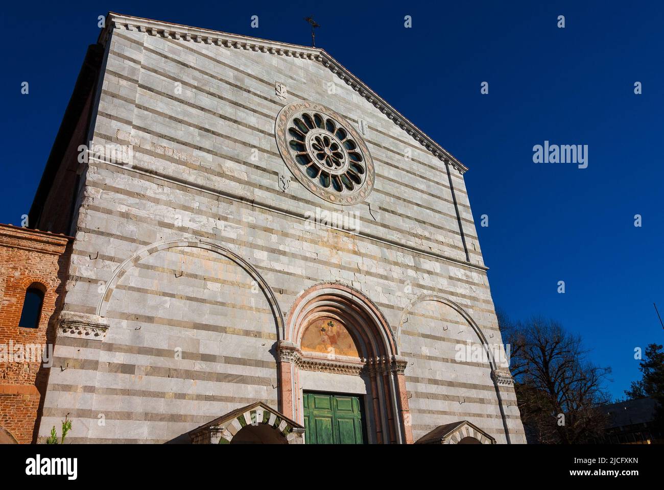 Mittelalterliche Kirche des Heiligen Franziskus im historischen Zentrum von Lucca Stockfoto
