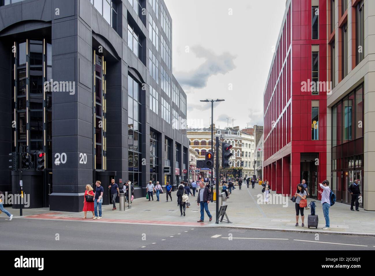 Die Fußgängerzone Cowcross Street führt zur Farringdon Station, London Stockfoto