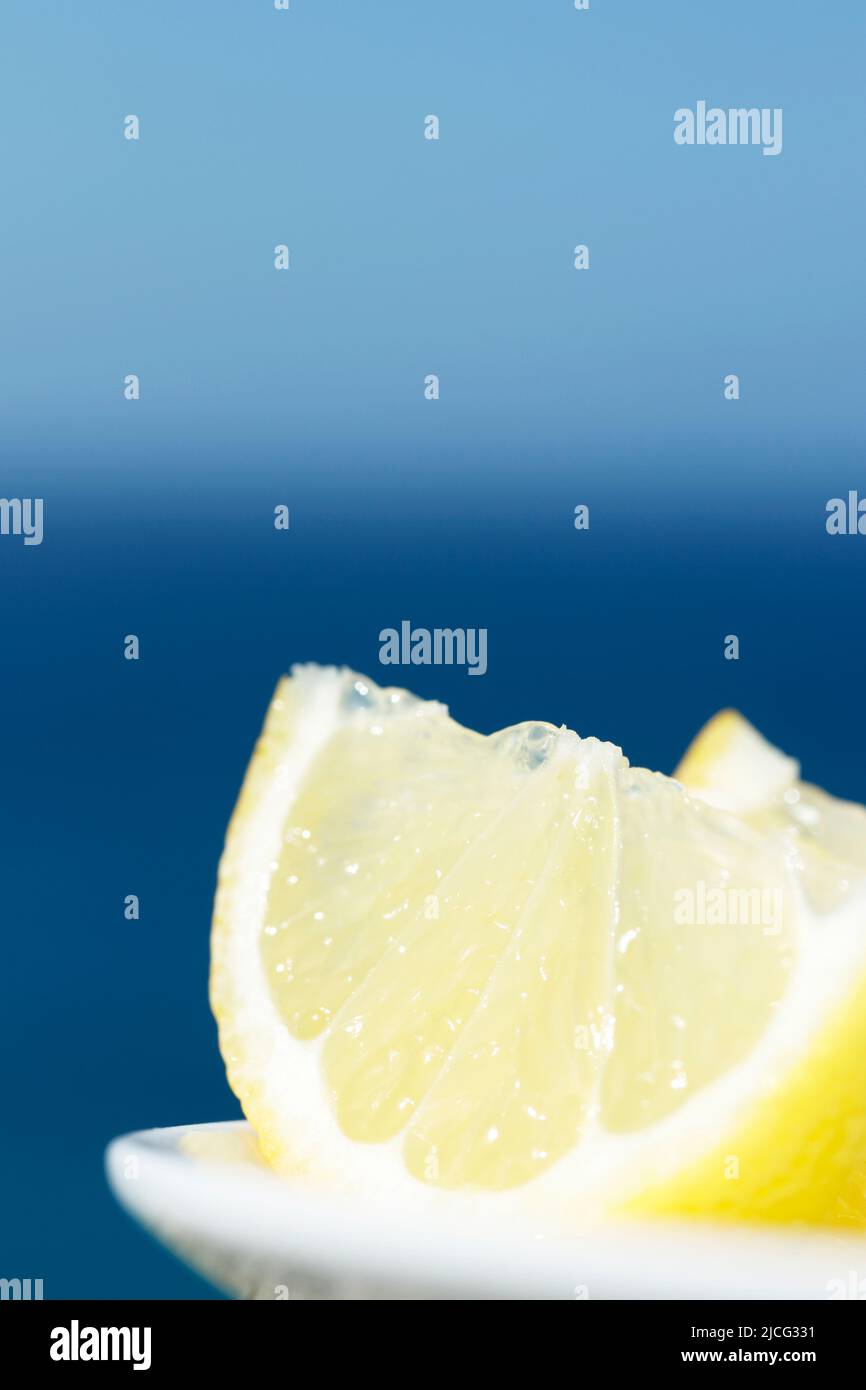 Zitrone am Meer Stockfoto