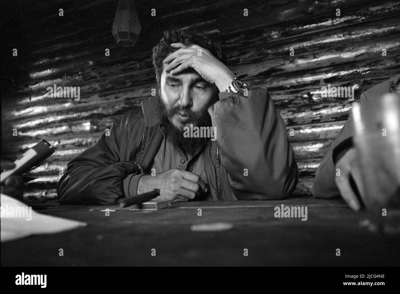 Fidel Castro, nachdenklich, Porträt, Porträt, Einzelbild beschnitten, Einzelmotiv, halblanges Porträt, 1967 in Kuba; Fidel CASTRO (eigentlich: Fidel Alejandro Castro Ruz), Kuba, Politik, Premierminister von Kuba; SW-Aufnahme, Â Stockfoto