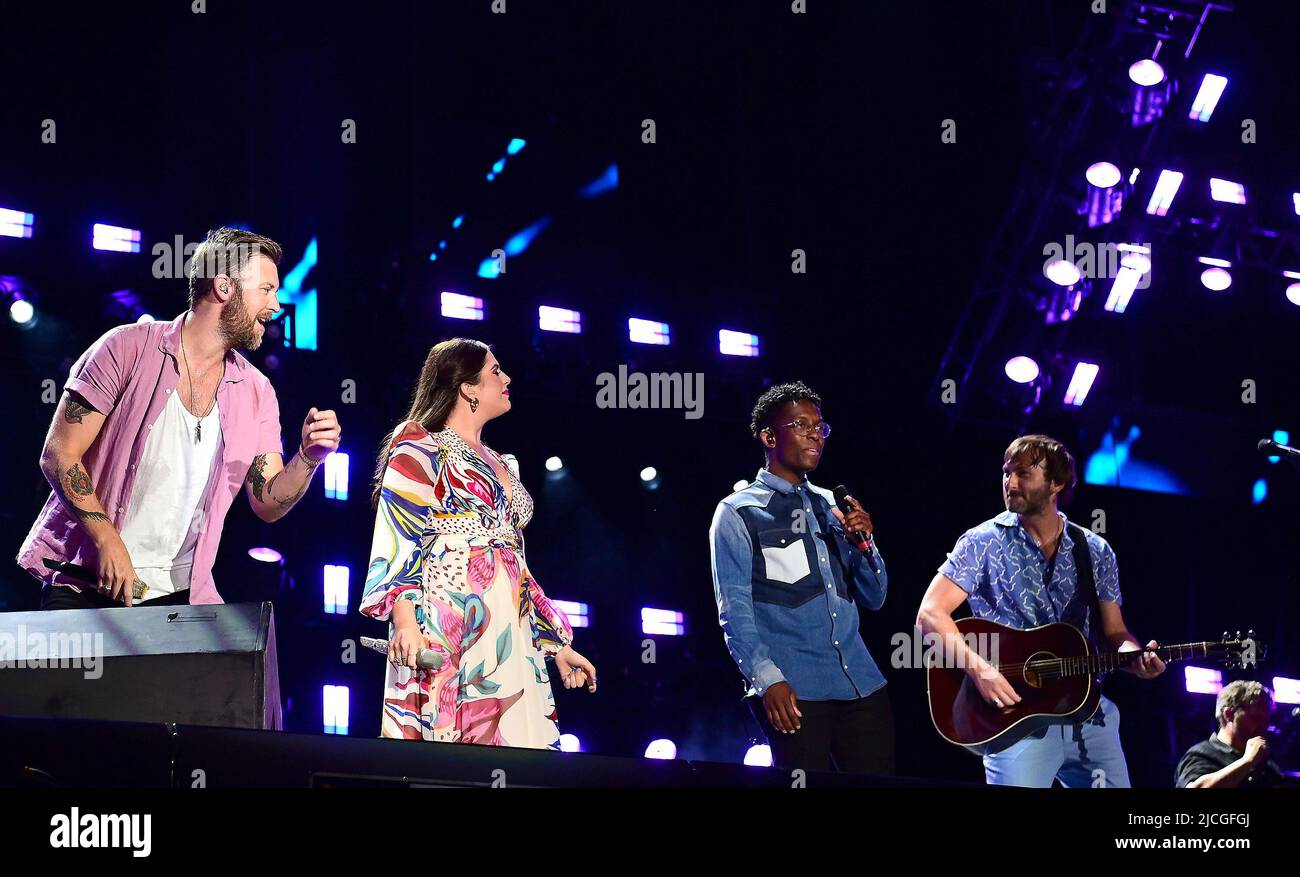 12. Juni 2022 - Nashville, Tennessee - Hillary Scott, Charles Kelley, Dave Haywood, Lady A, Breland. 2022 CMA Fest nächtlicher Konzerttag 4 im Nissan Stadium. (Bild: © Laura Farr/AdMedia via ZUMA Press Wire) Stockfoto
