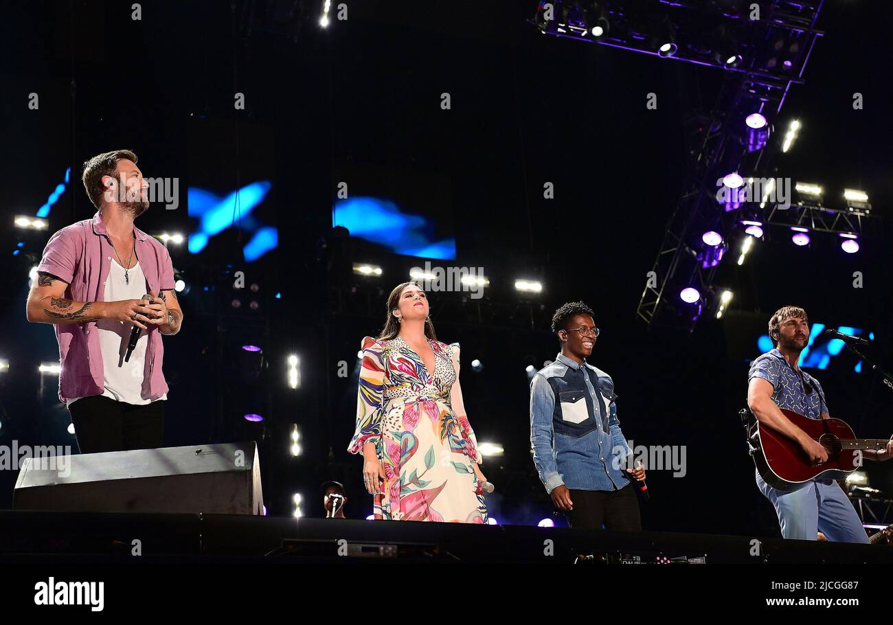 12. Juni 2022 - Nashville, Tennessee - Hillary Scott, Charles Kelley, Dave Haywood, Lady A, Breland. 2022 CMA Fest nächtlicher Konzerttag 4 im Nissan Stadium. (Bild: © Laura Farr/AdMedia via ZUMA Press Wire) Stockfoto