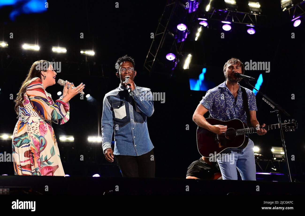 12. Juni 2022 - Nashville, Tennessee - Hillary Scott, Charles Kelley, Dave Haywood, Lady A, Breland. 2022 CMA Fest nächtlicher Konzerttag 4 im Nissan Stadium. (Bild: © Laura Farr/AdMedia via ZUMA Press Wire) Stockfoto