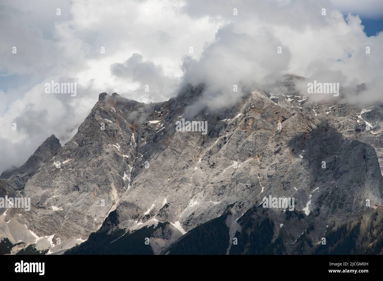 Deutschlands höchster Berg, die Zugspitze und ihr Rücken, die Nordkalkalkalpen Stockfoto
