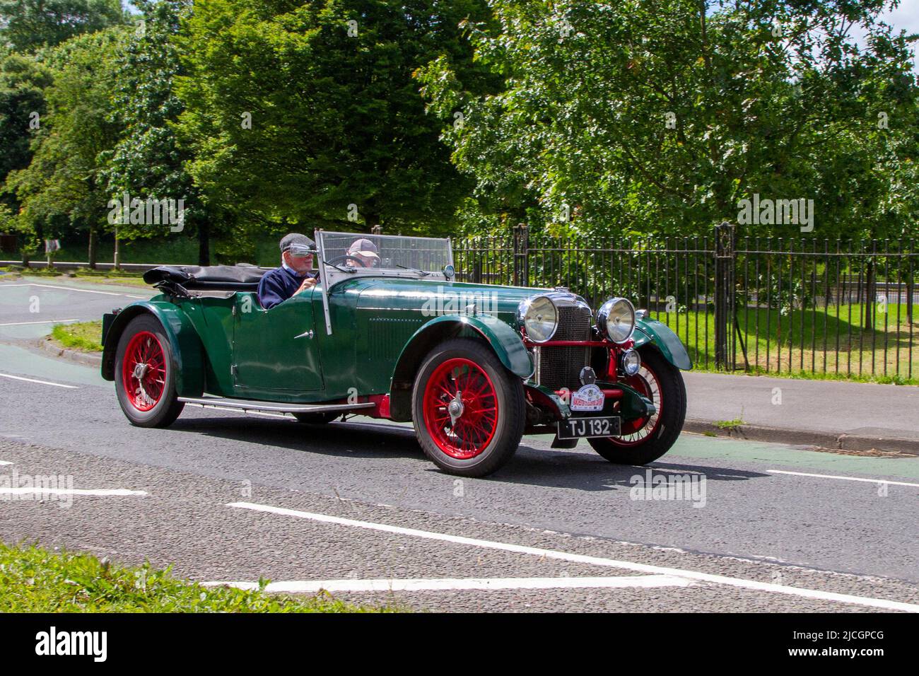 1932 30s 30er Jahre ALVIS Tourer 2511cc; Automobile, die während des Jahres 58. der Manchester to Blackpool Touring Assembly für Veteran, Vintage, Classic und geschätzte Autos vorgestellt wurden. Stockfoto