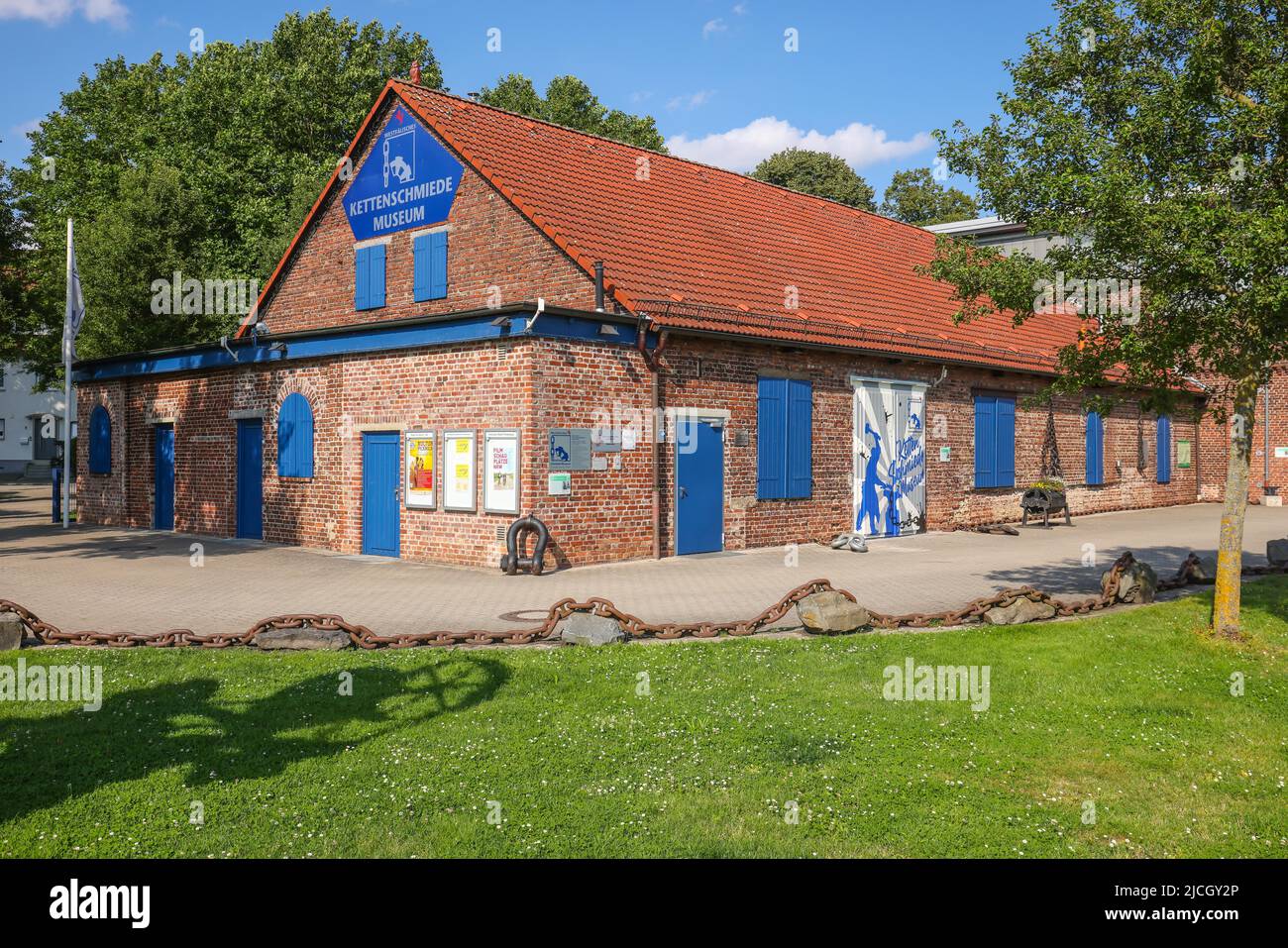 Froendenberg, Nordrhein-Westfalen, Deutschland - Westfälisches Kettenmuseum im Himmelmann Park direkt an der Ruhr. Stockfoto