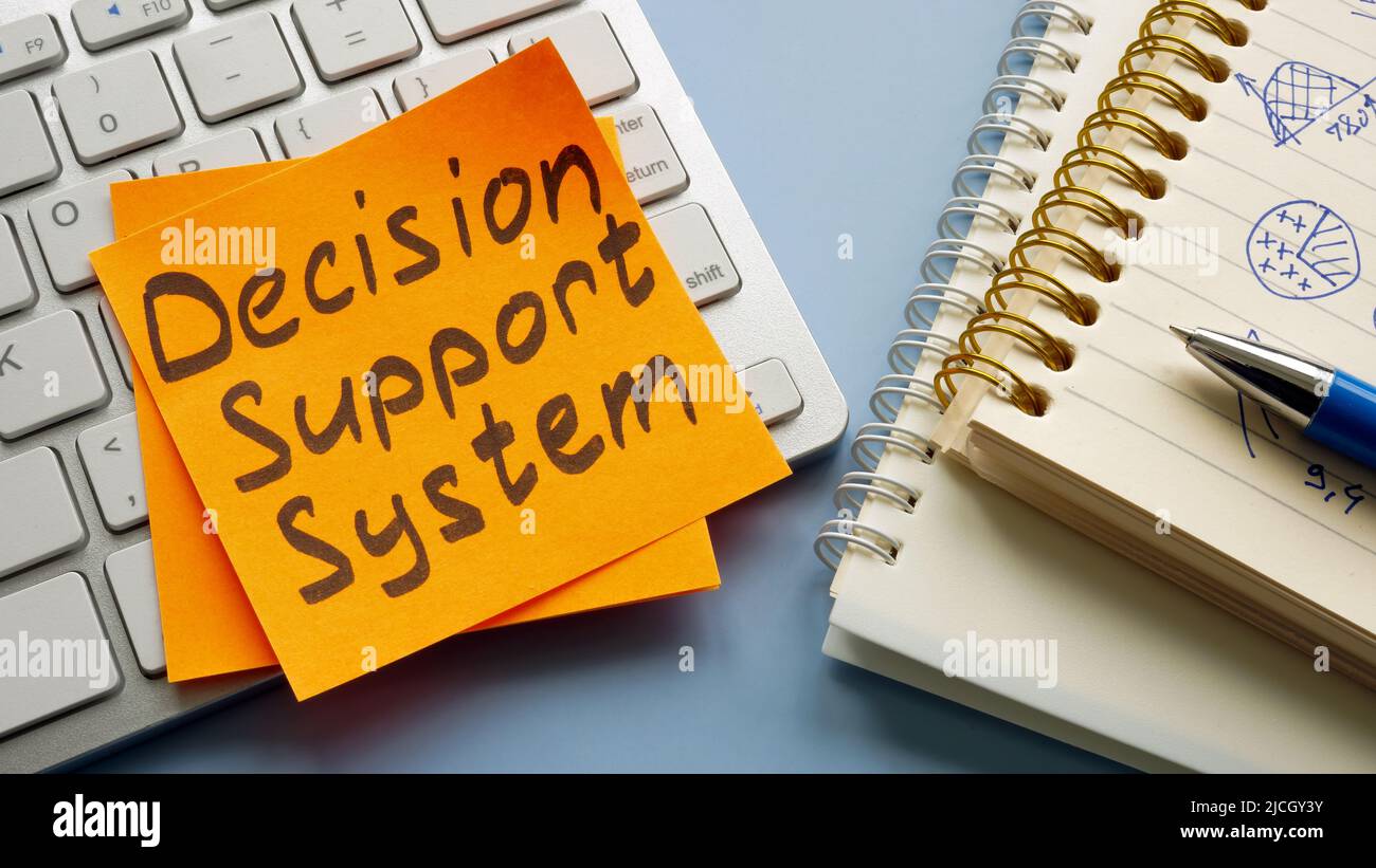 Tastatur, auf der der Aufkleber mit der Beschriftung Decision Support-System. Stockfoto