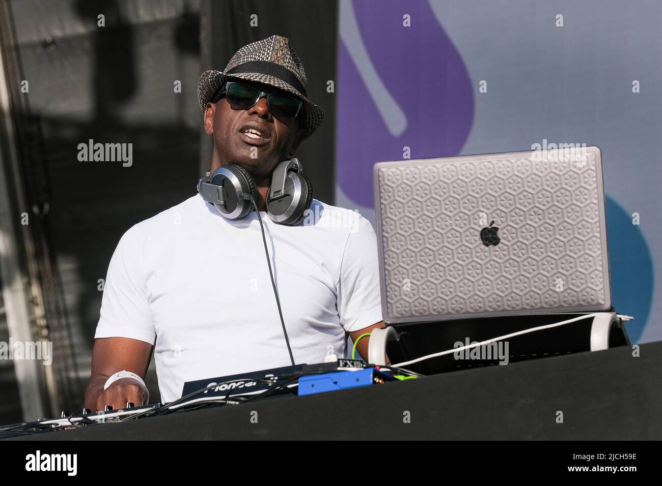 Der englische DJ und Moderator Trevor Nelson tritt beim Cambridge Club Festival im Childerley Orchard, Cambridge, Großbritannien, auf. 12. Juni 2022 Stockfoto
