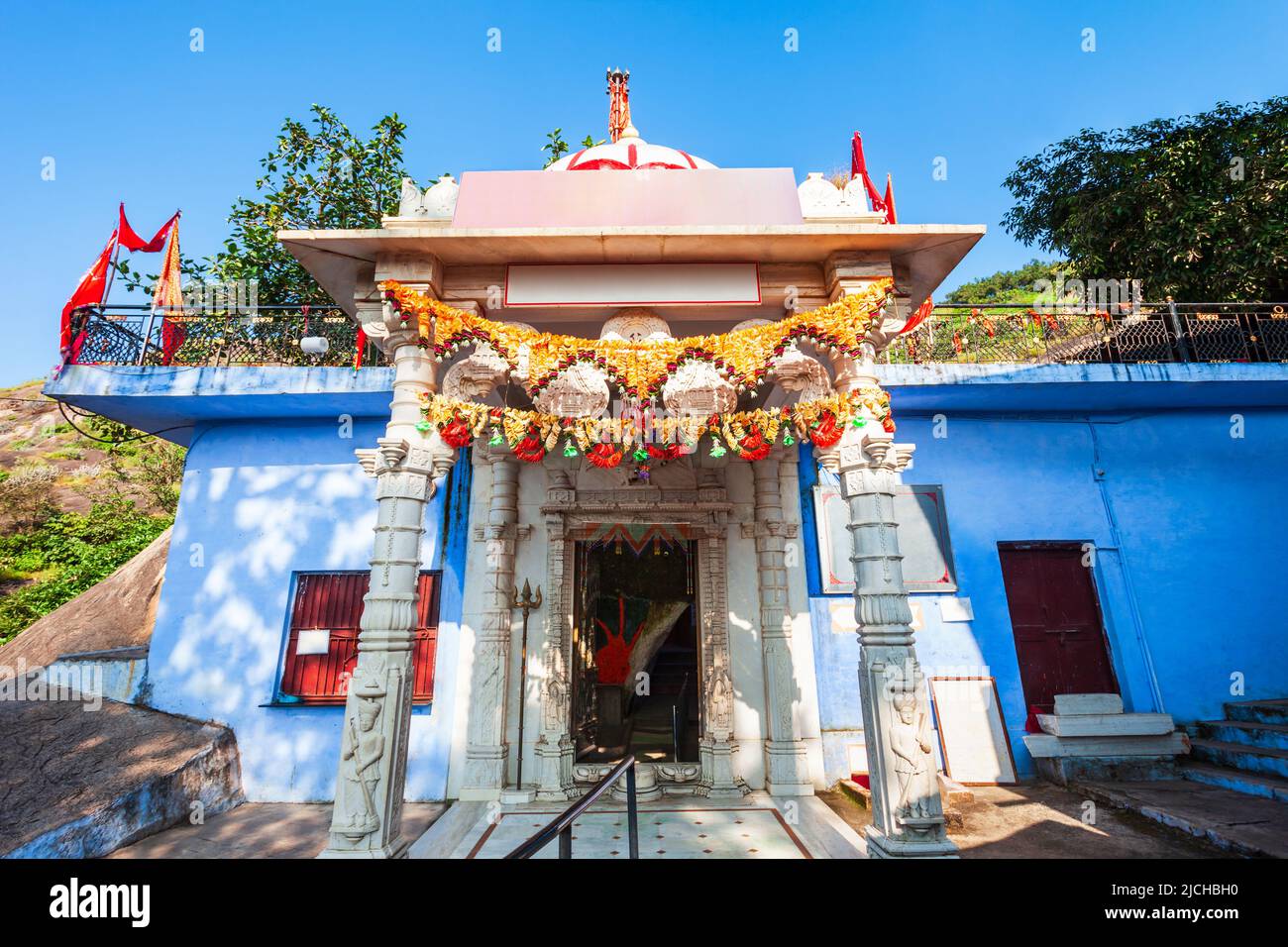 Arbuda-Devi-Tempel oder Adhar-Devi-Tempel in Mount Abu, einer Hügelstation im Bundesstaat Rajasthan in Indien Stockfoto