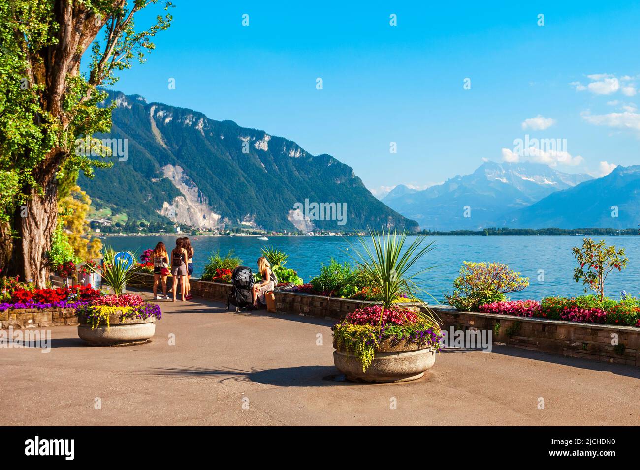 Montreux ist eine Stadt am Ufer des Genfer Sees am Fuße der Alpen in der Schweiz Stockfoto