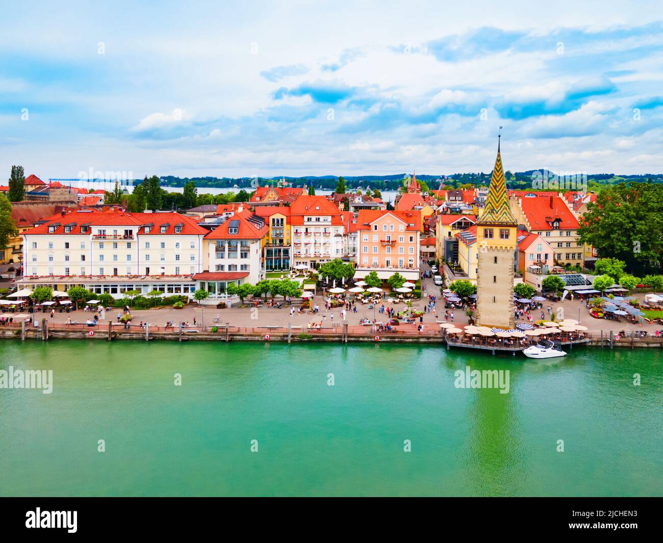 Lindau Luftpanorama. Lindau ist eine große Stadt und Insel am Bodensee oder Bodensee in Bayern, Deutschland. Stockfoto