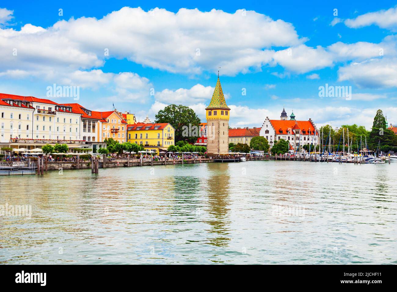 Lindau Altstadt und Hafen. Lindau ist eine große Stadt und Insel am Bodensee oder Bodensee in Bayern, Deutschland. Stockfoto