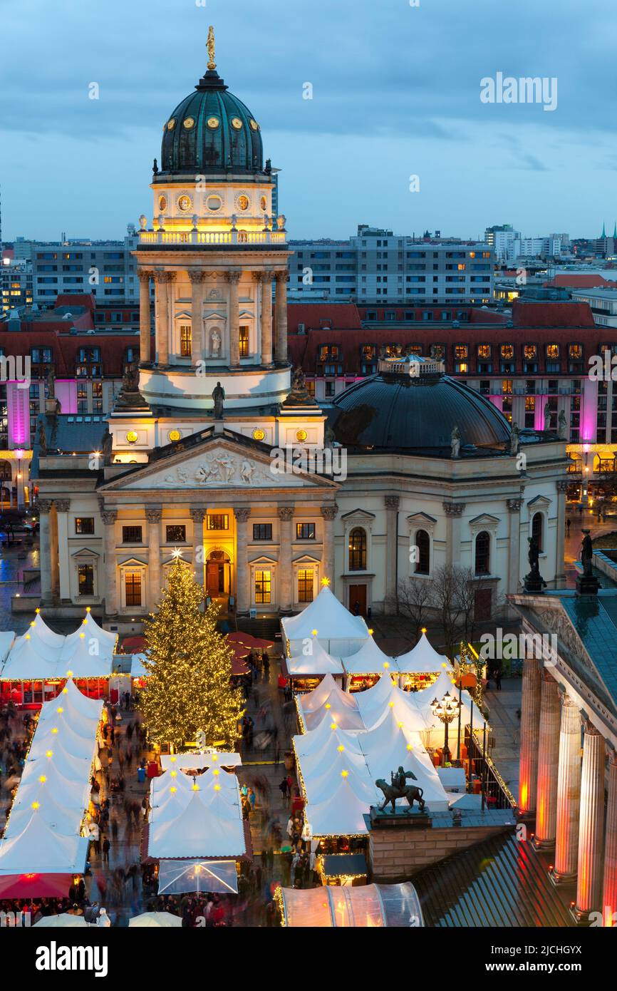 Überblick über den Gendarmenmarkt Weihnachtsmarkt, Berlin, Deutschland Stockfoto