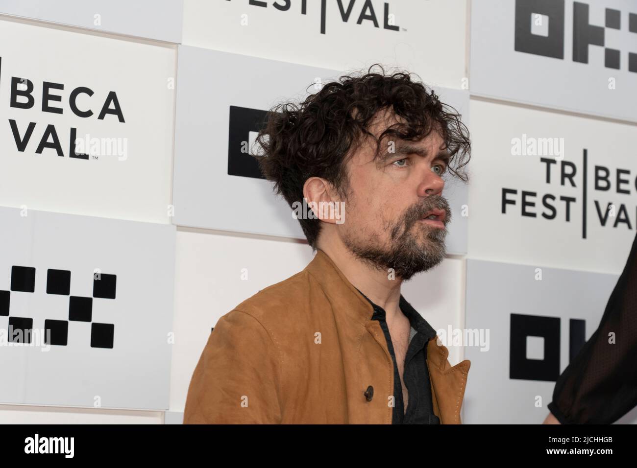 New York, Usa. 11.. Juni 2022. Schauspieler Peter Dinklage nimmt an der Vorführung von 'American Dreamer' während des Tribeca Festivals 2022 im BMCC Tribeca PAC in New York City Teil. (Foto von Ron Adar/SOPA Images/Sipa USA) Quelle: SIPA USA/Alamy Live News Stockfoto