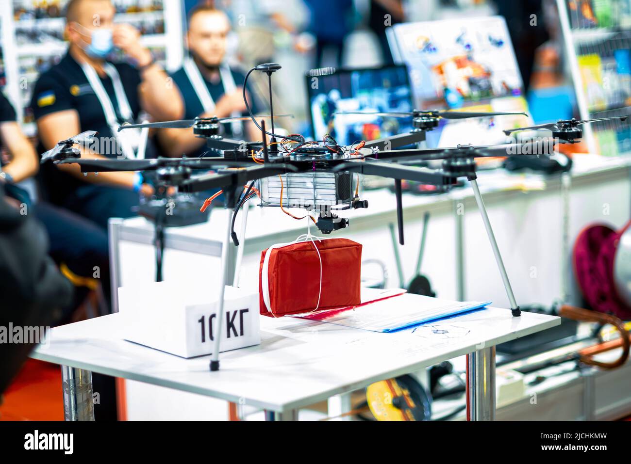 Drohne zum Heben von Lasten bis zu 10 Kilogramm. Stockfoto