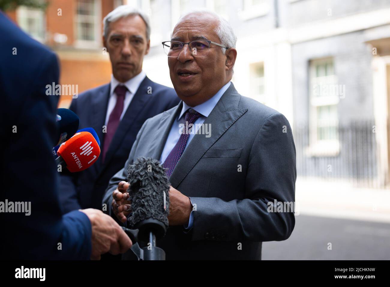 London, Großbritannien. 13.. Juni 2022. Der portugiesische Premierminister Antonio Costa beantwortet Fragen der Presse in der Downing Street, London. Die Regierung wird heute Änderungen der nordirischen Protokollgesetzgebung veröffentlichen. Kredit: SOPA Images Limited/Alamy Live Nachrichten Stockfoto