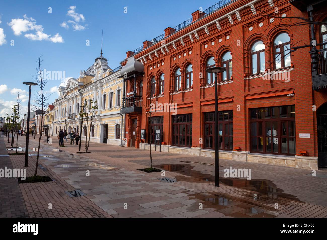Tula, Russland. 28.. Mai 2022. Blick auf das Nebengebäude des Staatlichen Historischen Museums in Moskau (ein Herrenhaus der Kaufleute von Belolipetsky) in der Metallistov-Straße in der Stadt Tula, Russland Stockfoto