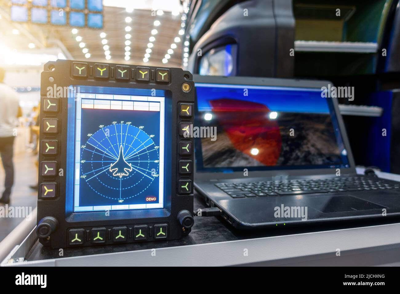 Radarbildschirm für die Flugzeugverfolgung. Mobiles Radar-Tracking-System für Flugziele. Stockfoto
