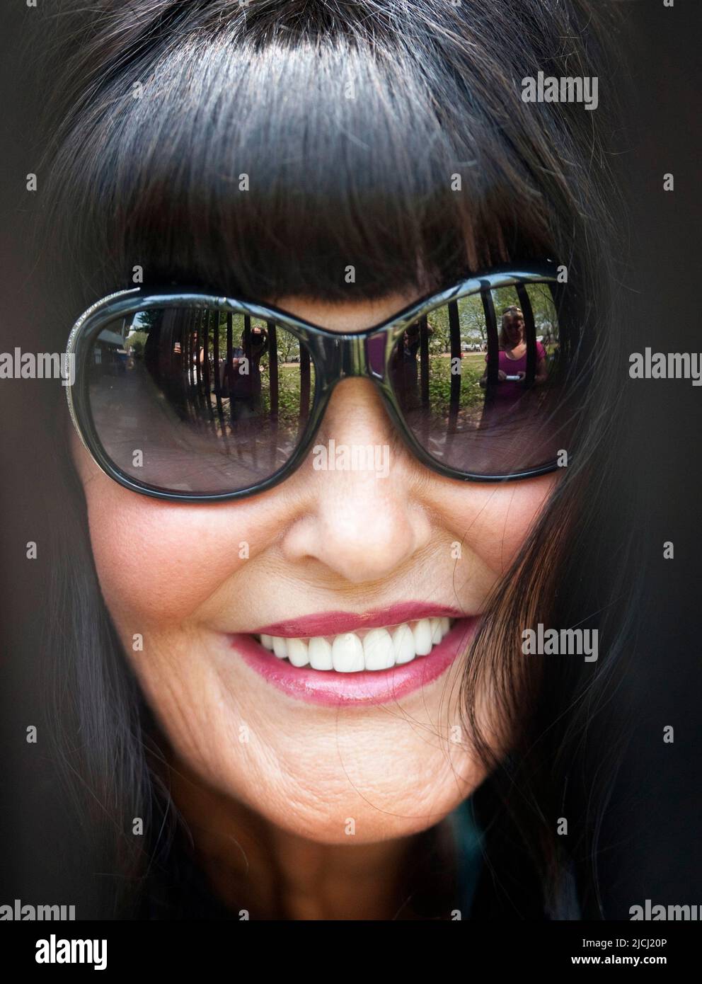 Dragon's Den-Star Hilary Devey - geht nach den Dreharbeiten zu Loose Women in der Southbank in London heute 28.5.12 Bild von Gavin Rodgers/ Pixel8000 Stockfoto