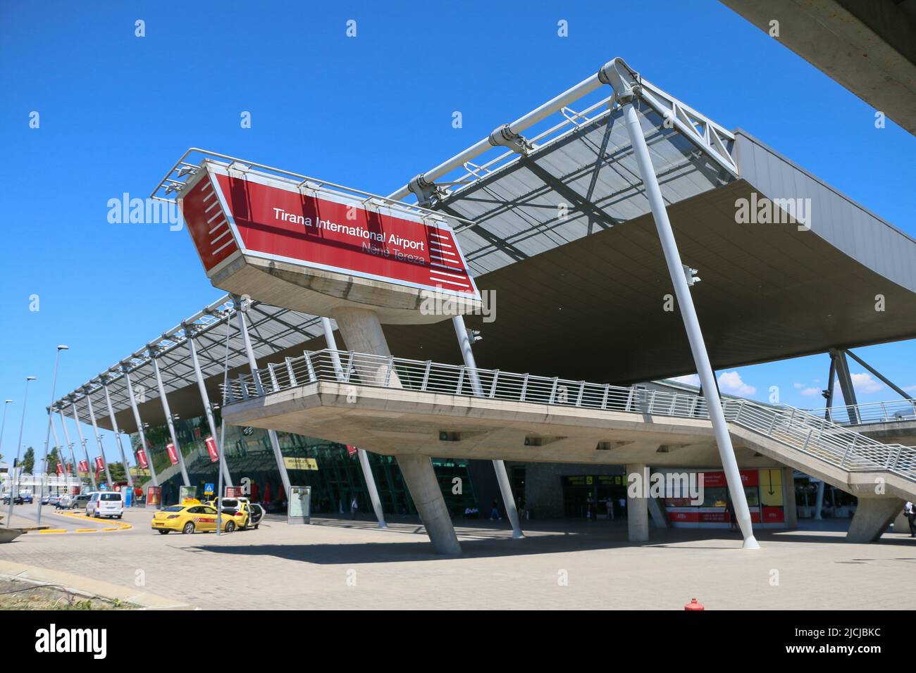 Tirana, Albanien - 29.07.2017: Internationaler Flughafen Tirana Nene Tereza, auch bekannt als der internationale Flughafen von Rinas, ist Albaniens wichtigster internationaler Flughafen Stockfoto