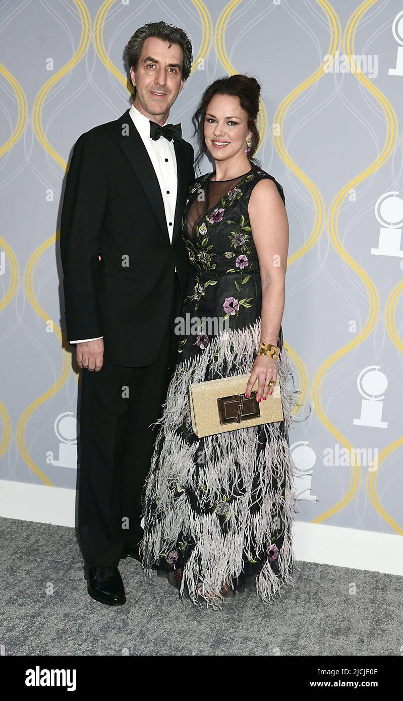 Jason Robert Brown und seine Frau Georgia Stitt nehmen am 12. Juni 75. an den jährlichen Tony Awards 2022 in der Radio City Music Hall in New York, New York, USA, Teil. Robin Platzer/ Twin Images/ Credit: SIPA USA/Alamy Live News Stockfoto