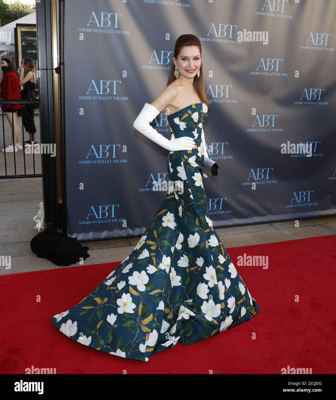 New York, Usa. 13.. Juni 2022. Jean Shafiroff kommt auf dem roten Teppich bei der American Ballet Theatre Gala am Montag, den 13. Juni 2022 im Lincoln Center in New York City an. Foto von John Angelillo/UPI Credit: UPI/Alamy Live News Stockfoto