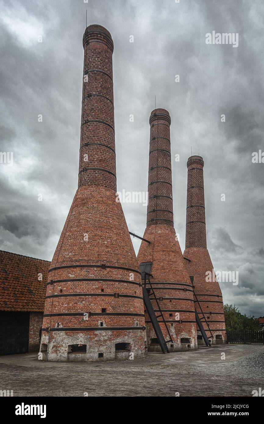 Enkhuizen, Niederlande - August 18,2021: Die ehemaligen Kalköfen von Akersloot wurden im Zuiderzee-Museum in Enkhuizen wieder aufgebaut. Stockfoto