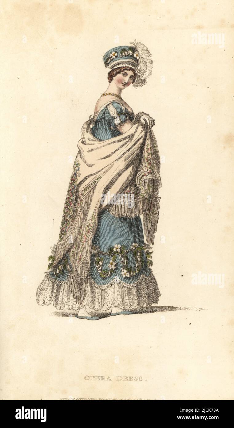 Regency Dame in Opernkleid und Haube, 1817. Blaues Kreppkleid über einem weißen Satinbezug, verziert mit blonder Spitze und Perlen, gestickten Lilien, Tocque a la Berri-Kopfkleid, Saphir- und Perlenkette. Handkolorierter Kupferstich von Thomas Uwins aus Rudolph Ackermanns Repository of Arts, Strand, London. Stockfoto