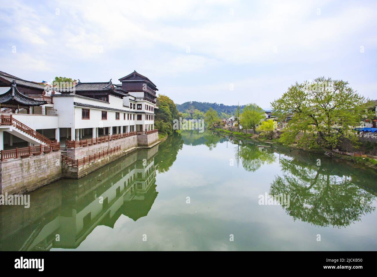 Yin-Flussbrücke Stockfoto