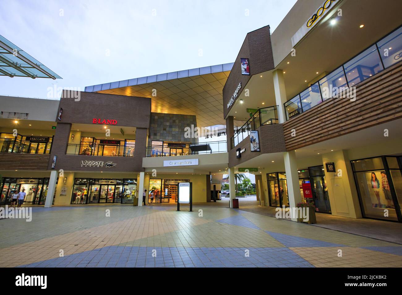 Modernes Einkaufszentrum Stockfoto