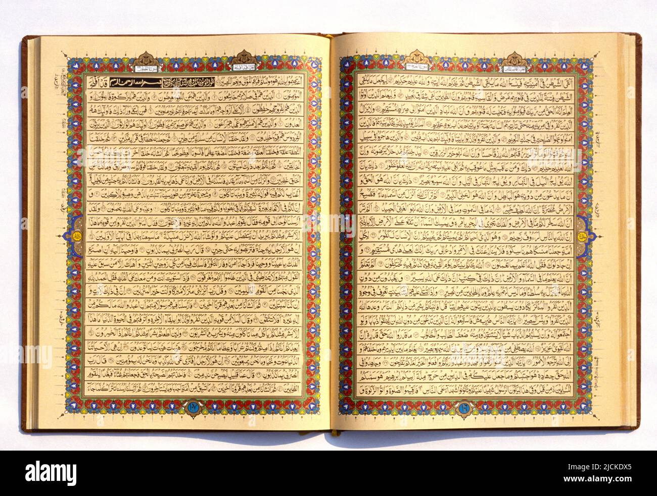 Neuer Koran Mit Arabischer Kalligraphie Stockfoto
