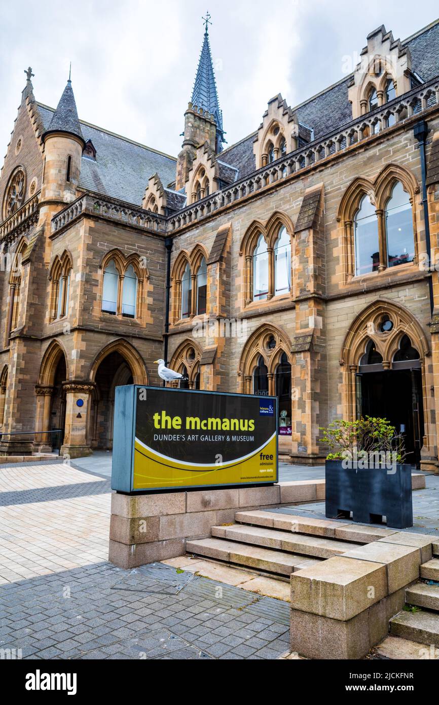 Die McManus Art Gallery & Museum Dundee - Architekt George Gilbert Scott, eröffnet als Albert Institute 1867, renoviert 2010 als McManus. Stockfoto Die McManus Art Gallery & Museum Dundee - Architekt George Gilbert Scott, eröffnet als Albert Institute 1867, renoviert 2010 als McManus. Stockfoto