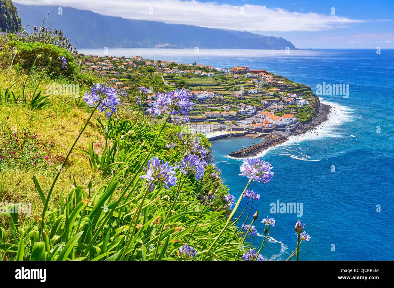 Luftaufnahme von Ponta Delgada, Nordküste von Madeira, Insel Madeira, Portugal Stockfoto